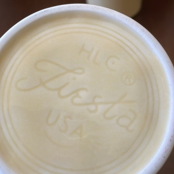 Fiesta Ware Ivory color Mugs Set of 2 USA Marked HLC 10oz - Picture 4 of 4